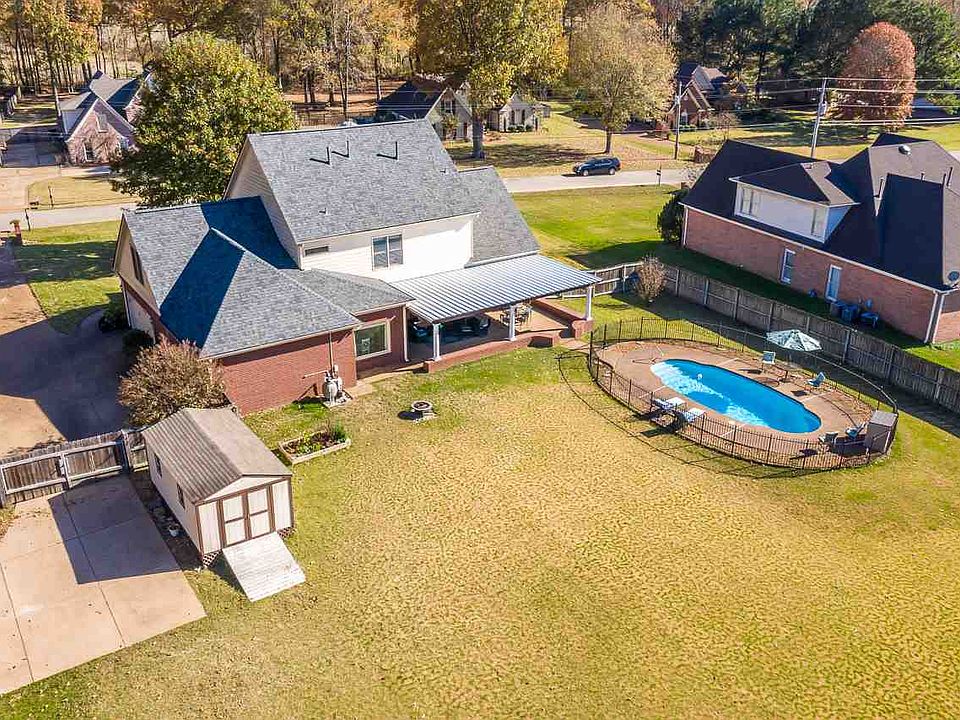 1st image of 135 Forest Edge Dr