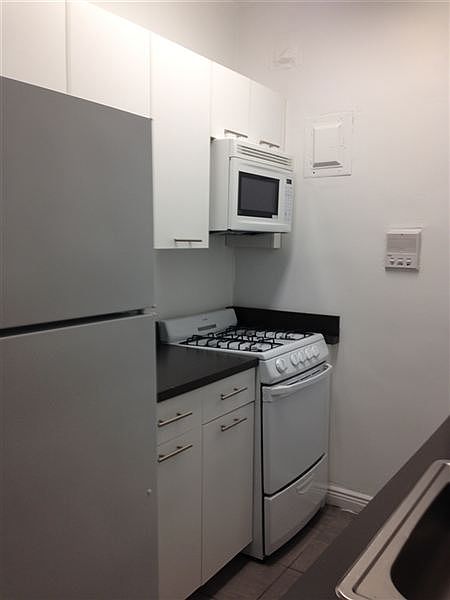 Updated Kitchen w/ Microwave