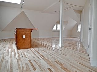 137 Pelham St, Newport, RI 02840