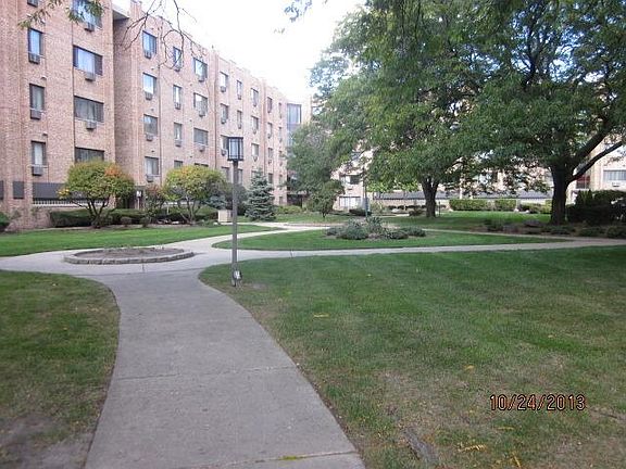 2nd image of 415-5306 N Cumberland Ave #415