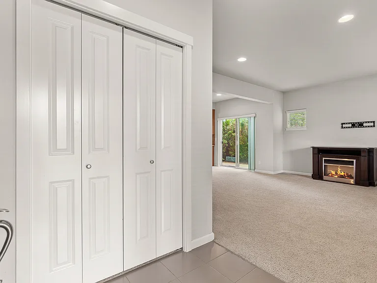 6434 N Descartes Dr — Photo 10