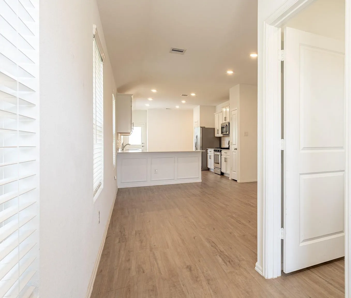 4 bed, 2.0 bath, 1538 sqft, $2,100 — Photo 4
