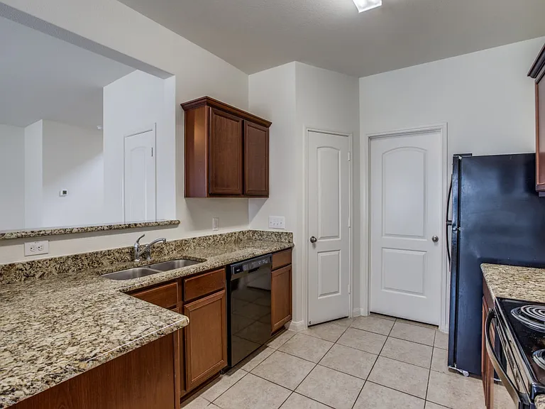 1622 White Mountain Way — Photo 8