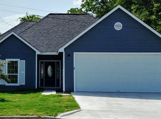 208 S Hackberry Ave, LULING, TX 78648