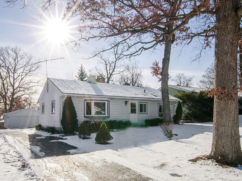 Minutes to I-94 in Motorboat Neighborhood