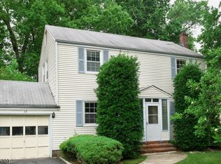 17 Wellington Rd, Livingston, NJ 07039