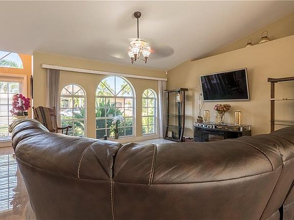 5th image of 3325 SW 26th Pl