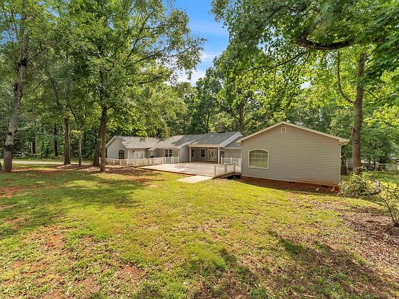 3rd image of 1 Moultrie Dr