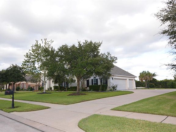 2nd image of 3409 Lindhaven Dr