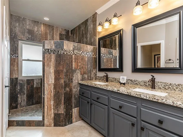 1811 Emerald Green Dr — Photo 5