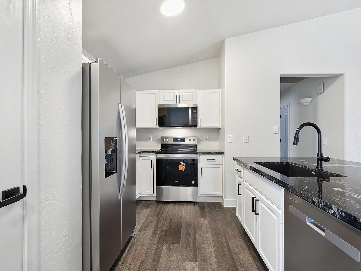 4 bed, 1521 sqft, $1,899 — Photo 4
