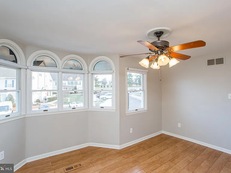 1529 Margaret Ct — Photo 39