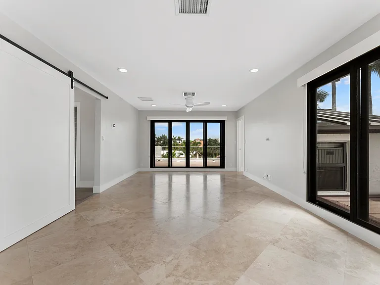 1121 Bel Air Dr #4 — Photo 25