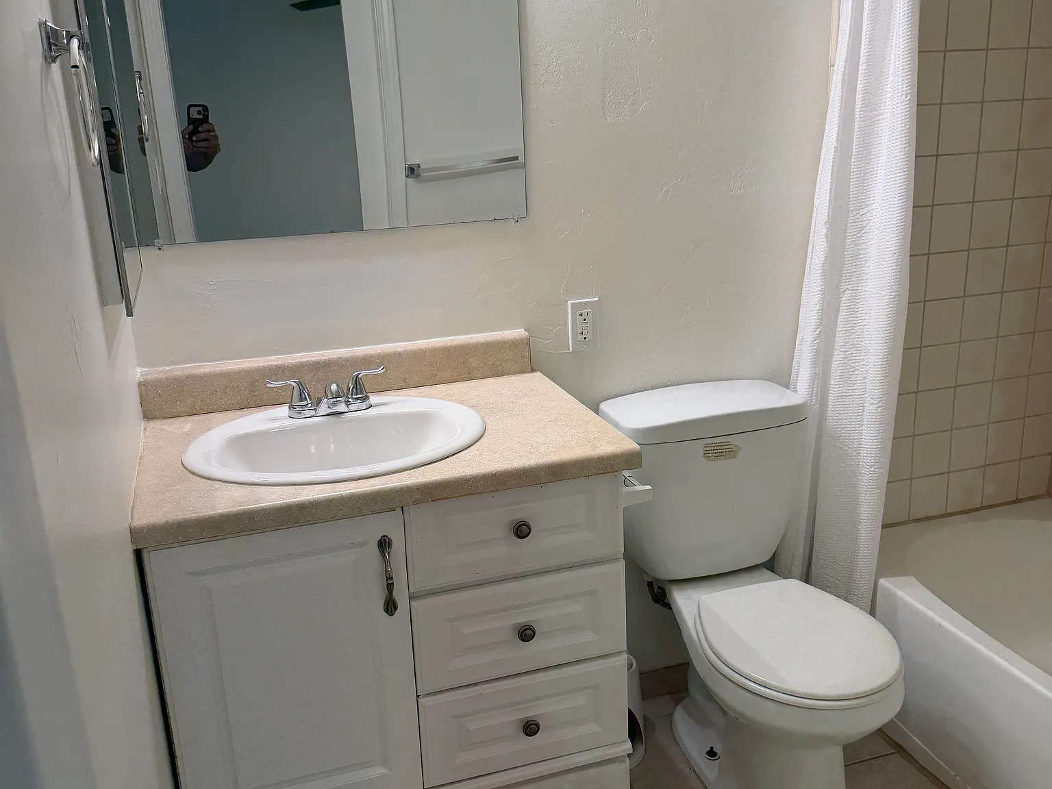 2 bed, 1.5 bath, 850 sqft, $1,050 — Photo 4