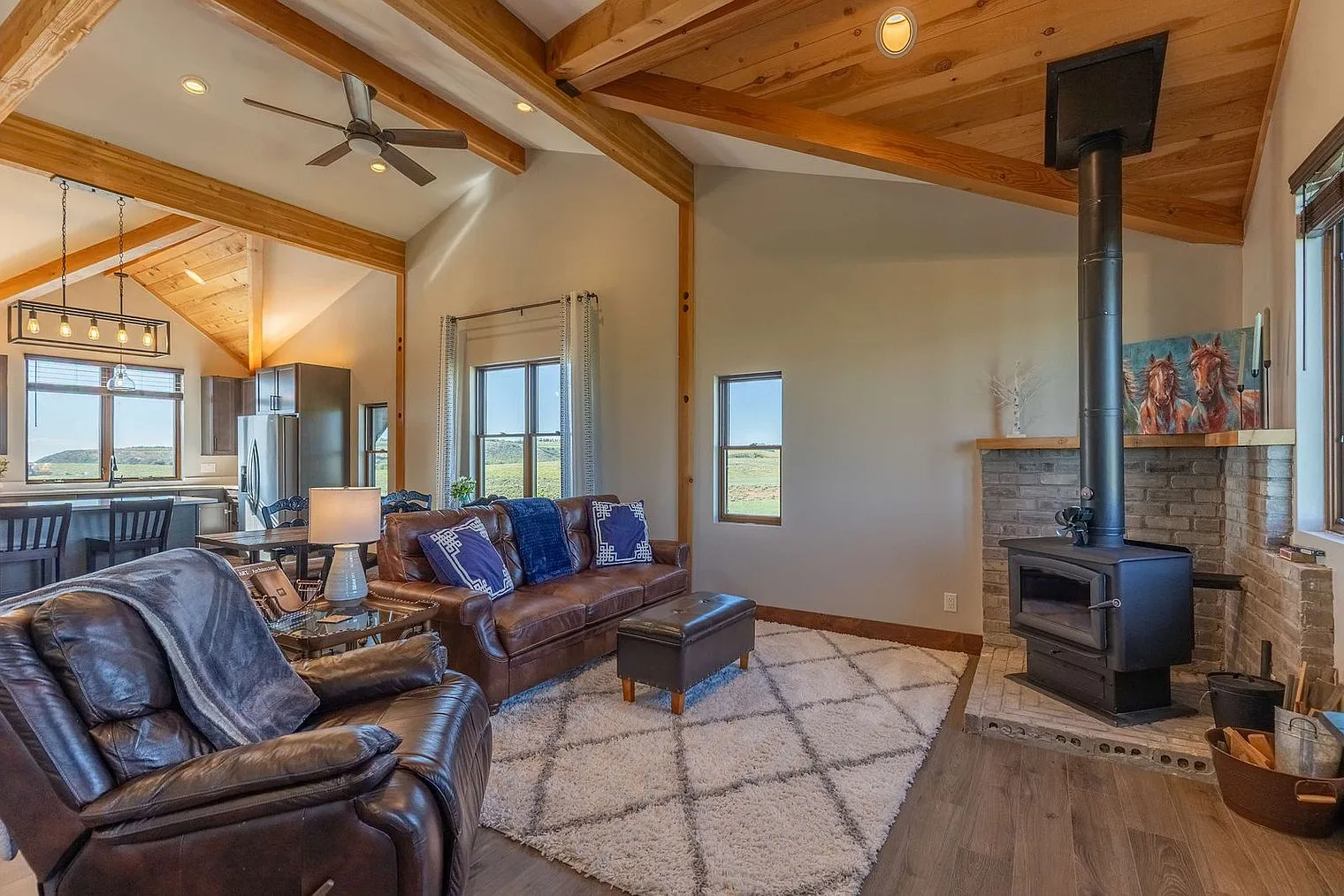 3 bed, 2.0 bath, 1097 sqft, $9,451 — Photo 1