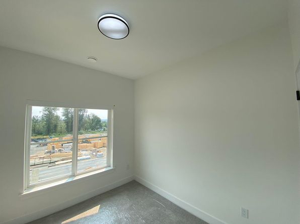 3 bedroom rental in Surrey — photo 9