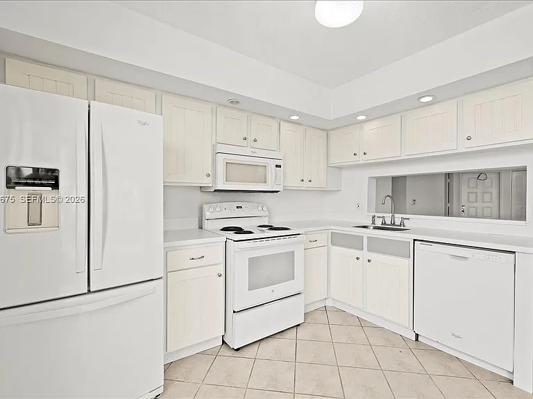 999 Hamilton Dr #999B — Photo 10