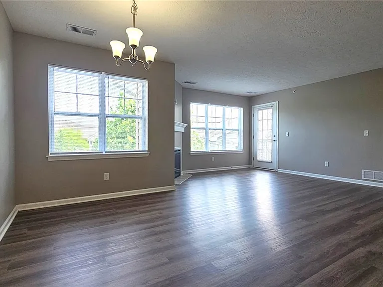 1609 Hill Park Ct — Photo 5