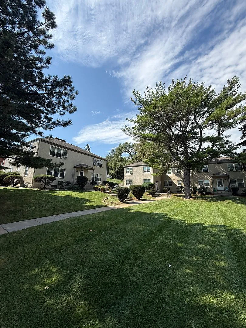 Dundee Village — Photo 2