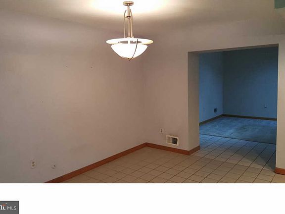 5th image of 9 Indian Hill Ln