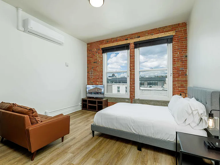 108 E Lewis St #6 — Photo 10
