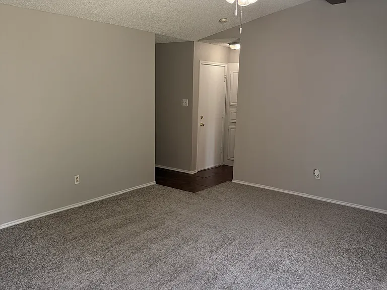 312 Juniper Dr — Photo 3
