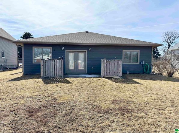 325 Pine St, Brunsville, IA 51008