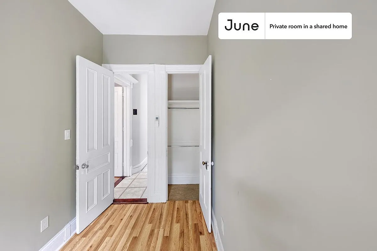 Full bedroom in 5 bed/2 bath home in Sunset Park #586 D — Photo 3