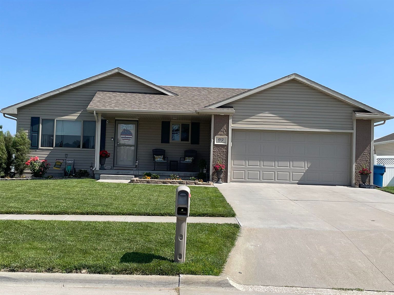 1012 E 14th St, Kearney, NE 68847 Zillow