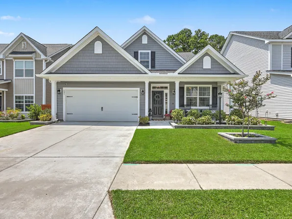 621 Pendleton Dr, Moncks Corner, SC 29461