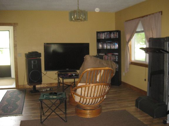 3rd image of 924 Lake Ave
