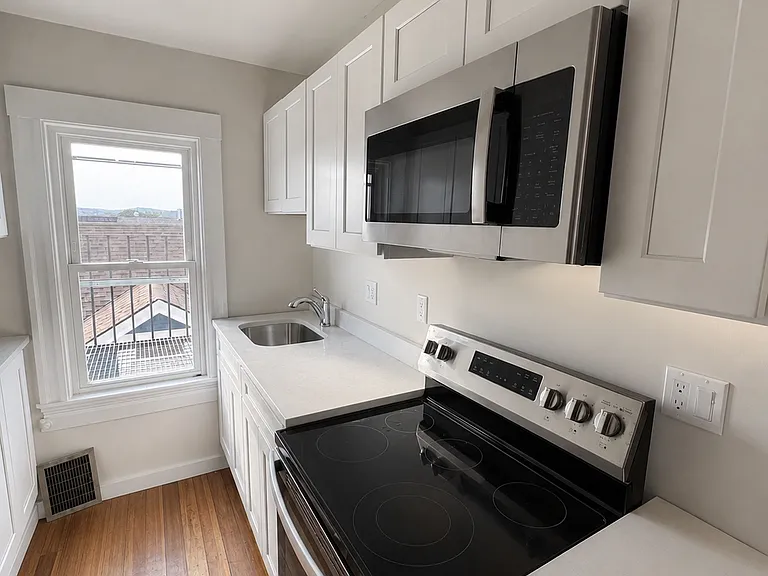 42 Curtis Ave — Photo 6