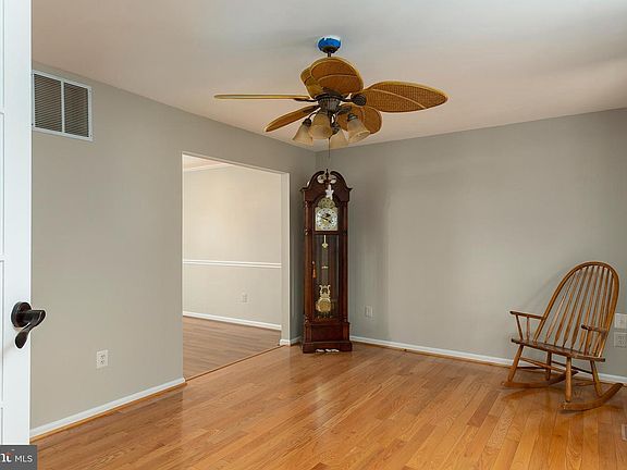 4th image of 266 Hemmingway Ln