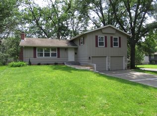 8913 W 89th St, Overland Park, KS 66212