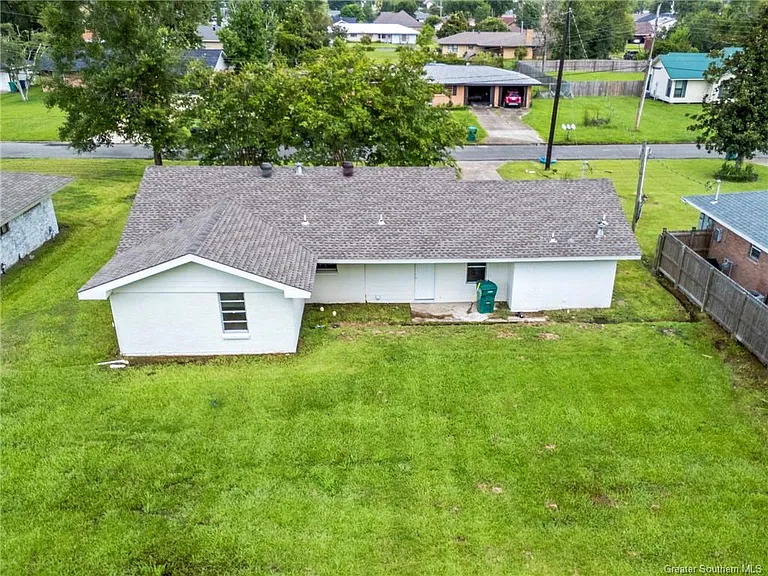 325 Quelqueshue St — Photo 17