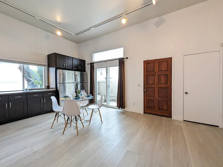 4058 Mahaila Ave #F — Photo 10