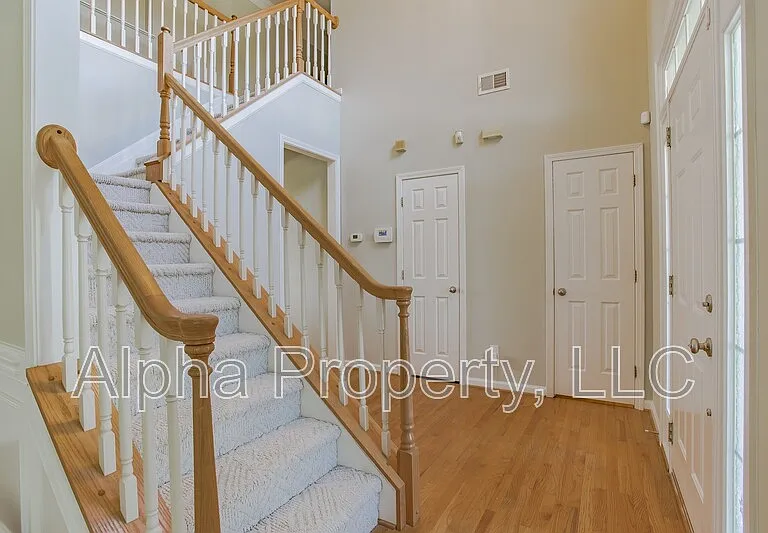 120 Windsong Dr — Photo 4