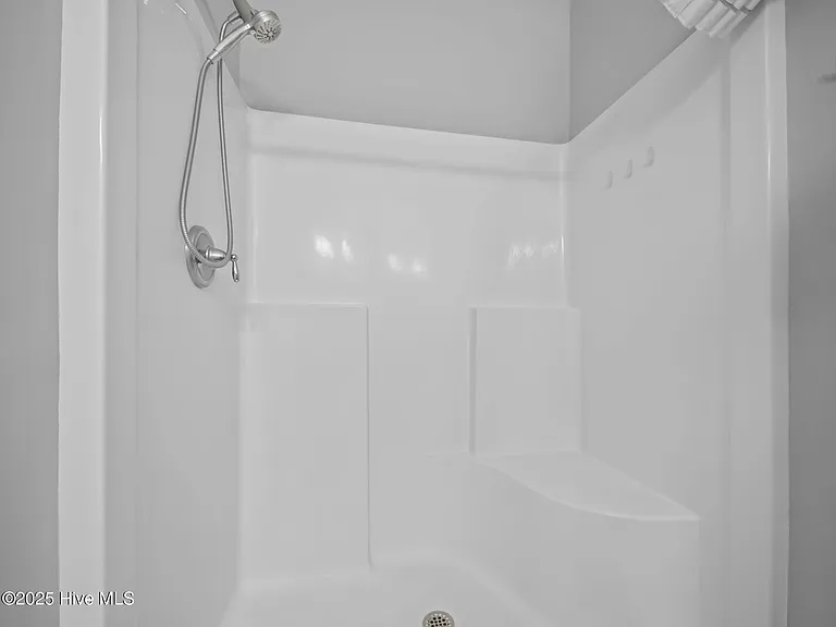 512 Hazelwood Dr — Photo 20