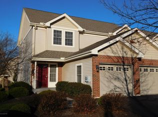 24 Oak Leaf Ln, East Stroudsburg, PA 18301