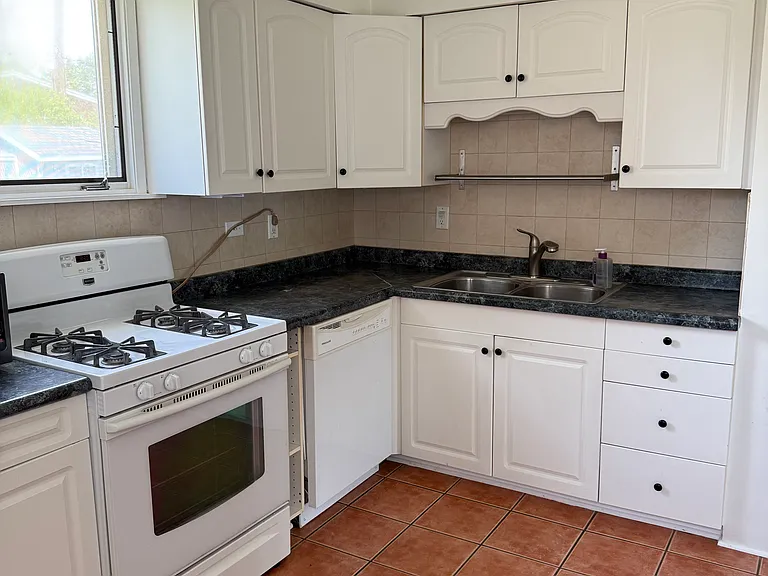 212 Valerie Ct — Photo 18