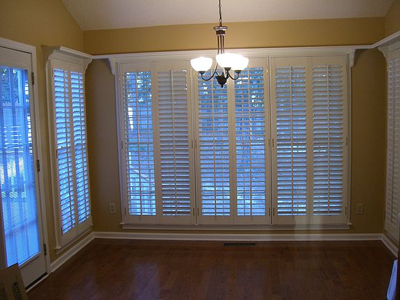 Large eat-in kitchen