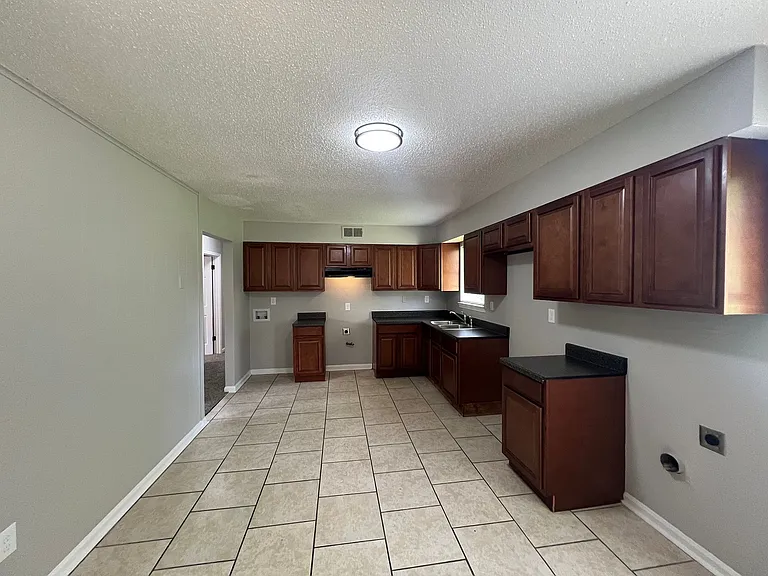 5258 Beaverton Dr — Photo 10