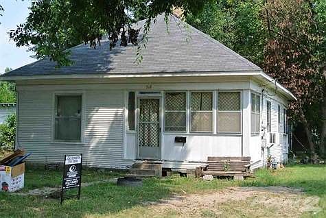 3rd image of 317 Magnolia Ave