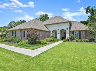 8909 Greenleaves Dr, Denham Springs, LA 70726