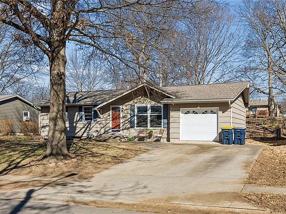 4th image of 4418 NE 49th St
