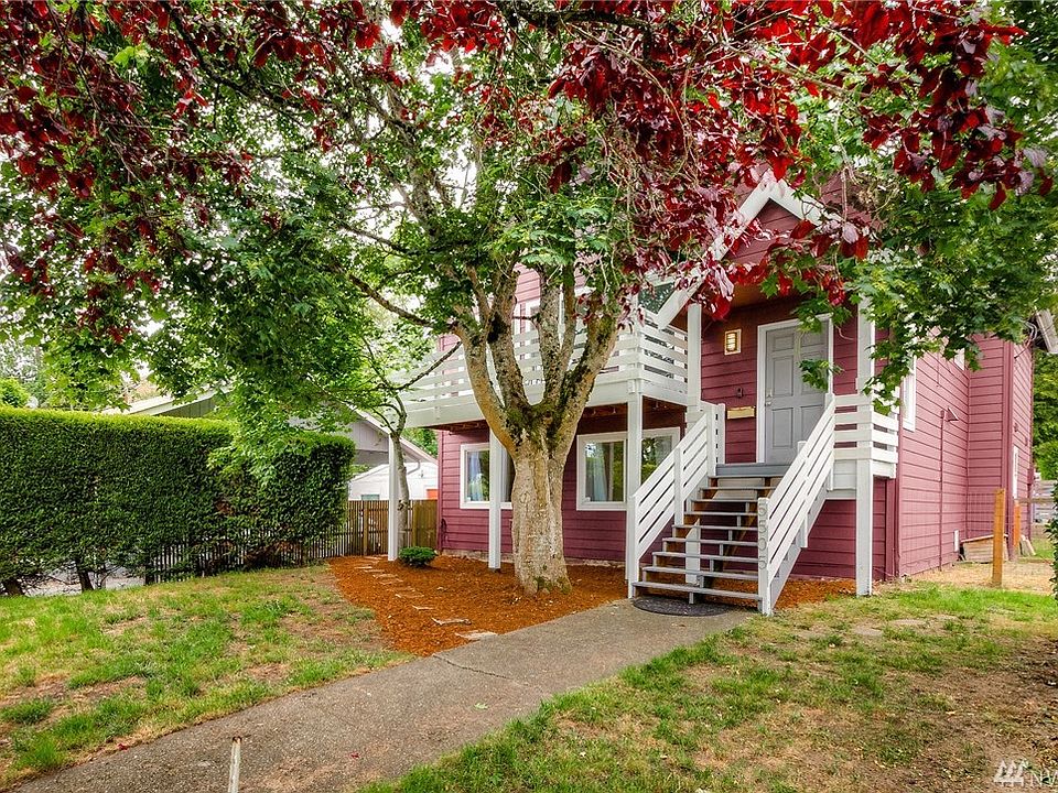 Front of home from street side. Front deck off the living room. 