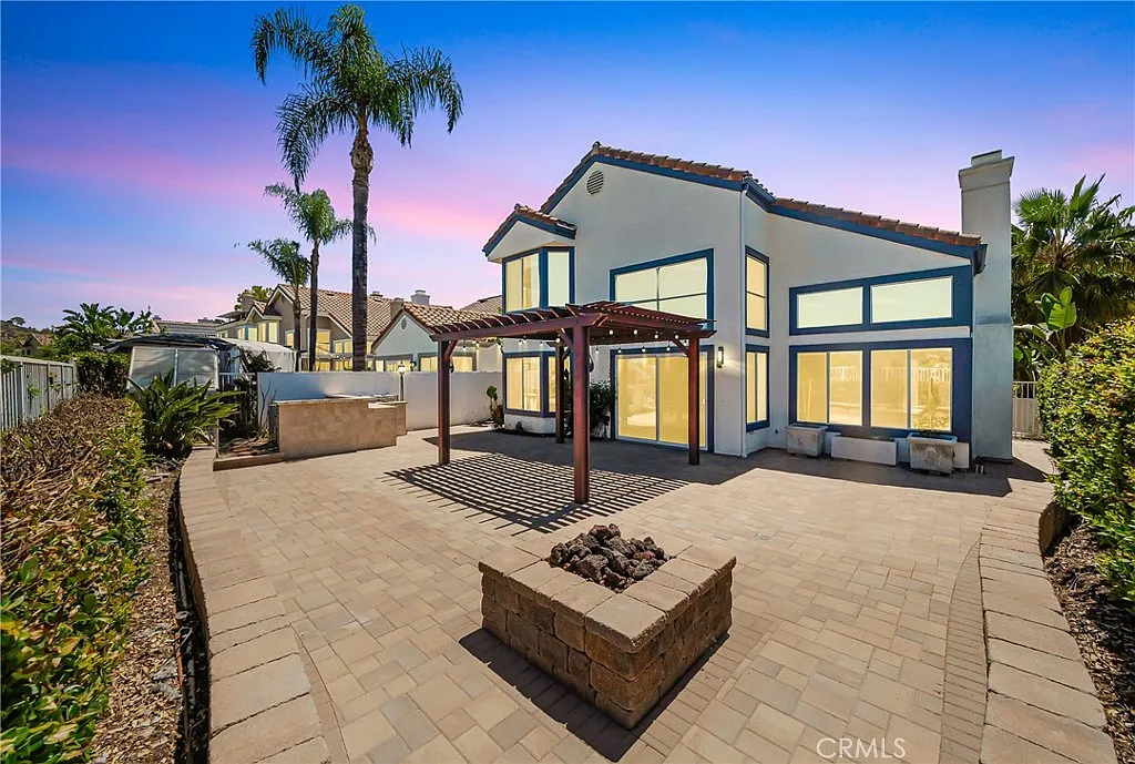 4 bed, 2681 sqft, $8,800 — Photo 2