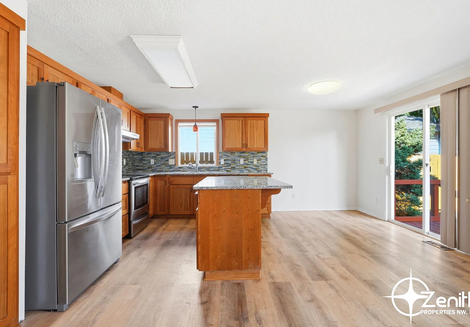 3 bed, 2.0 bath, 1998 sqft, $2,895 — Photo 4