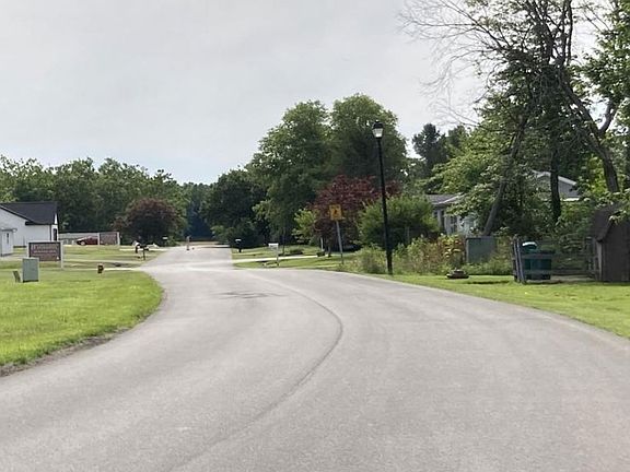 Exterior Neighborhood (street photo)