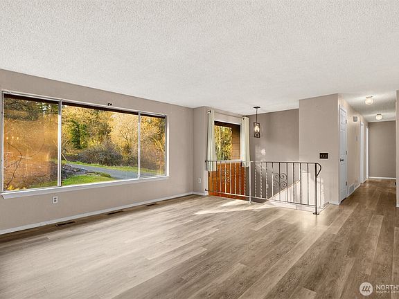 5th image of 3915 38th Avenue NW